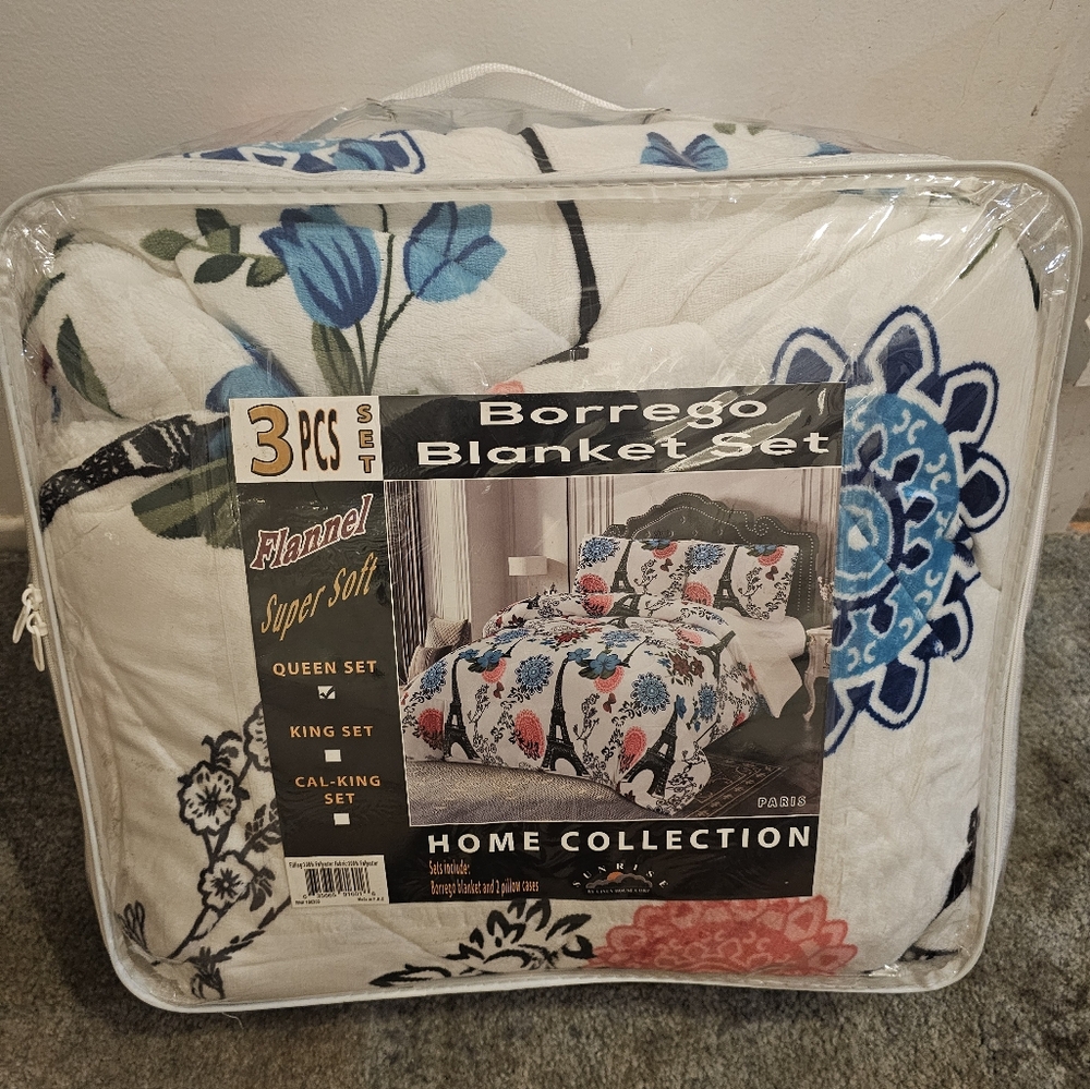 Home Collection Floral Blanket Set - White and Blue. Borrego 3 Piece Comforter